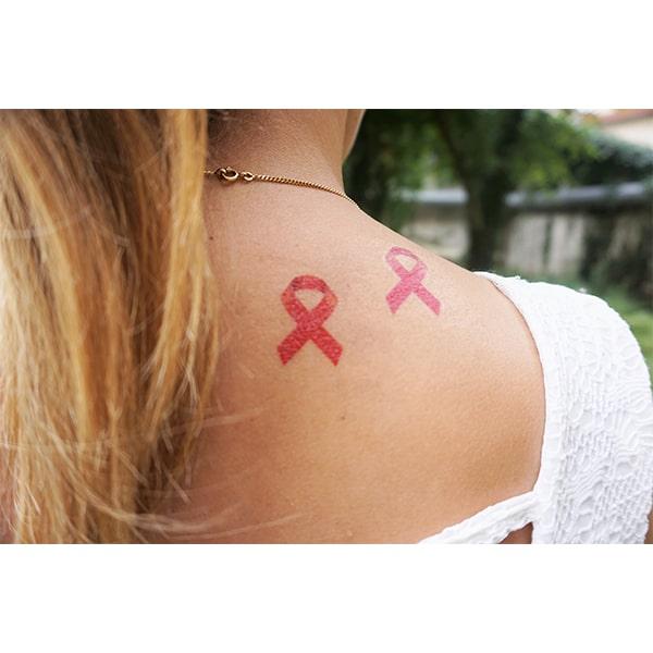 Tatouage-ruban-rose-et-rouge