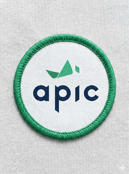 Écusson imprimé avec bordure brodée