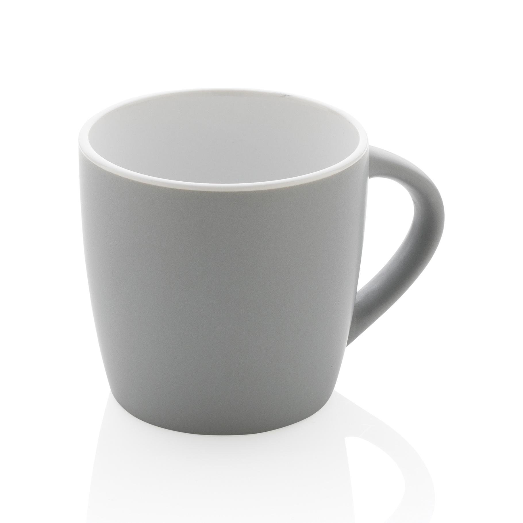 Mug en céramique avec intérieur coloré